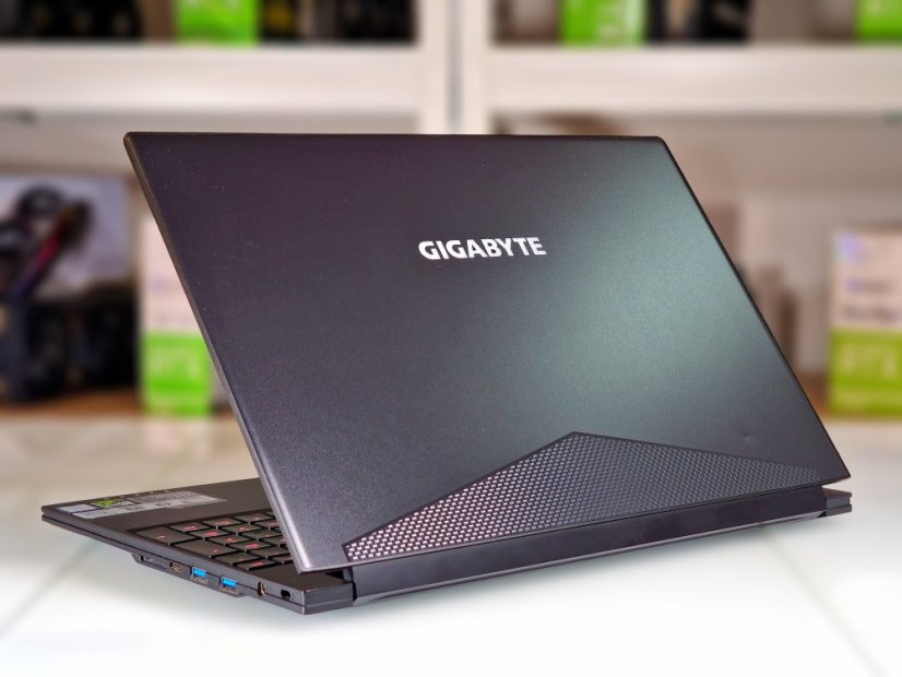 Herní notebook GIGABYTE AERO 15 • ZÁRUKA 12M • 15,6 240Hz • Intel Core i7-9750H • 32 GB • RTX 2080 8GB • 1000 SSD • WIN11