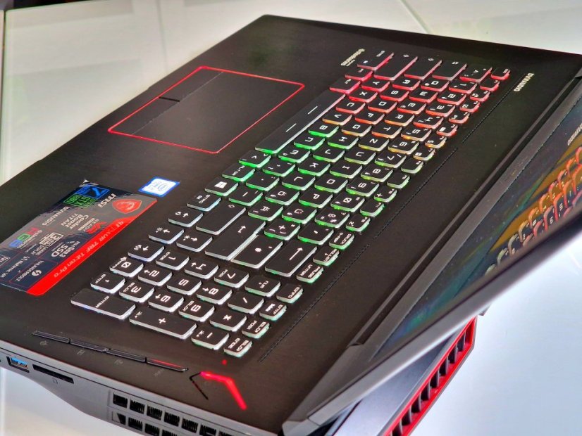 Gaming Laptop MSI TITAN GT75 • GARANTIE 12M • 17,3 FHD 120Hz • Intel Core i7-7700HQ • GTX 1080 8GB • 16 GB • 512 SSD • WIN11