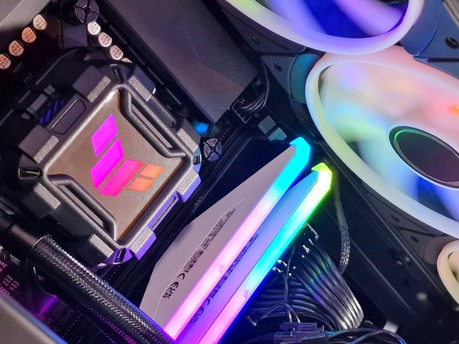 Herní PC compraider MINI RGB HIGH - ZÁRUKA 12M | Intel Core i7-12700+WATER COOLING | RTX 3090 24GB  | 32GB | 1000 SSD | WIN11