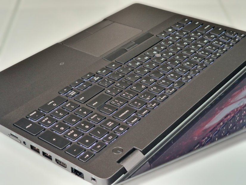 Laptop Dell Precision 3541 • GARANTIE 12M • 15,6 FHD • Intel Core i7-9750H • NVIDIA Quadro P620 4GB • 16GB • 256SSD • WIN11