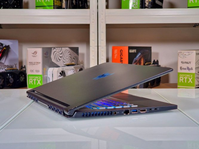 Gaming Laptop Acer Predator Triton 500 - GARANTIE 12M | 15,6" 300Hz | Intel Core i7- 10875H | RTX 2080 8GB | 32 GB | 2000 SSD | WIN11