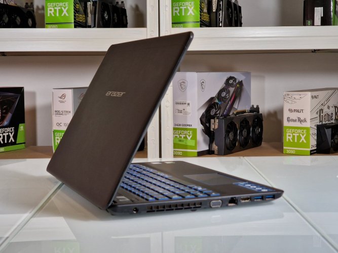 Herný notebook MEDION ERAZER P6679 - ZÁRUKA 12 | 15,6" Full HD | Intel Core i5-7200U | 16GB | GTX 950 4GB | 128 SSD + 1 TB HDD | WIN11