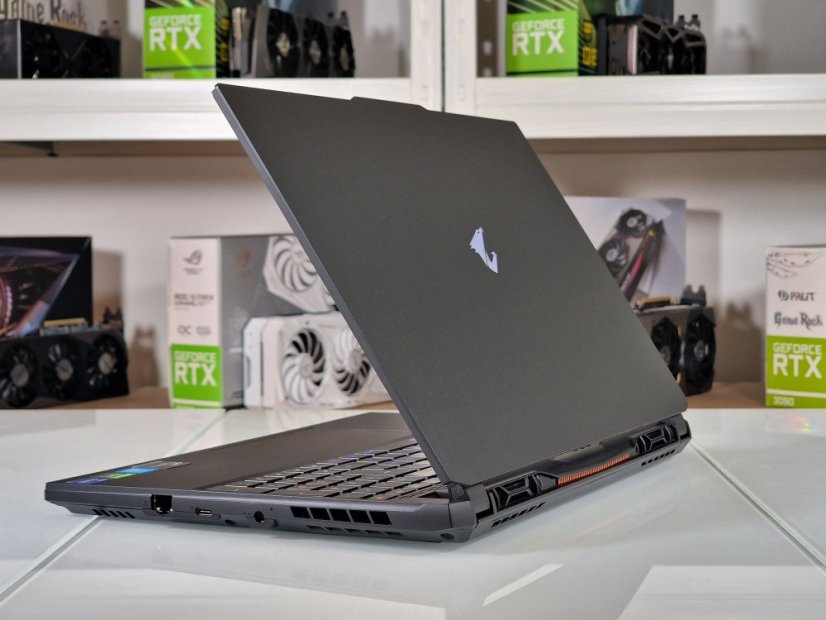 Gaming Laptop GIGABYTE AORUS 15 • GARANTIE12M •15,6 165Hz  QHD • Intel Core i5-12500H • 32 GB DDR5 • RTX 3080 Ti 16GB • 1000 GB SSD • WIN11