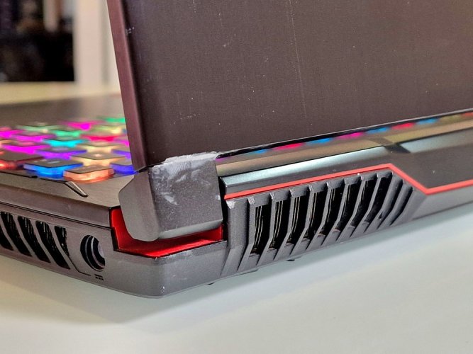 Herný notebook MSI Raider GE63VR - ZÁRUKA 12M | 15,6" FullHD | Intel Core i7-7700HQ | GTX 1070 8GB | 16 GB | 256 SSD+1TB HDD | WIN11
