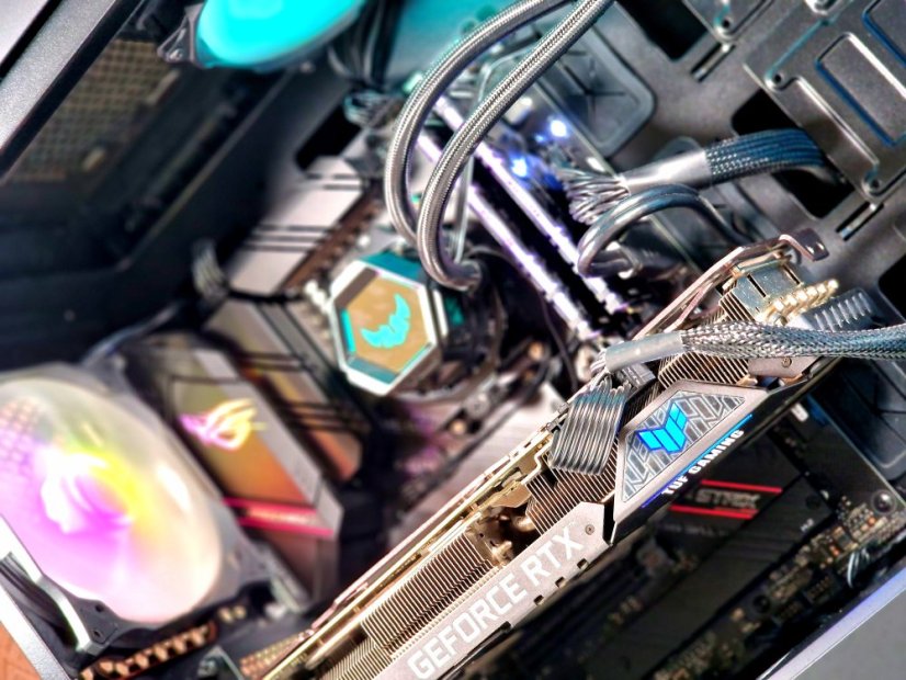 Gaming PC HELLFIRE • GARANTIE 24M • AMD Ryzen 7 7800X3D • RTX 5070 Ti 16GB • 32GB DDR5 • 1000 SSD • WIN11