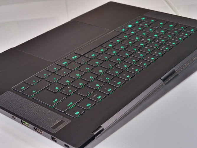 Herný notebook Razer Blade 15 - ZÁRUKA 12M | 15,6" 144Hz | Intel Core i7-8750H | 16GB | GTX 1060 6GB | 256 SSD | WIN11