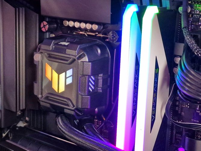 Herní PC compraider MINI RGB HIGH - ZÁRUKA 12M | Intel Core i7-12700+WATER COOLING | RTX 3090 24GB  | 32GB | 1000 SSD | WIN11