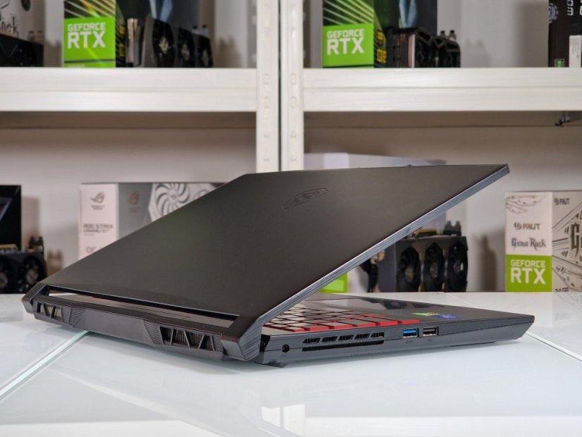 Gaming Laptop MSI Katana GF 66 Gebraucht - GARANTIE 12M | 15,6" 144Hz | Intel Core i7-11800H | 16 GB | RTX 3070 8 GB | 512 GB SSD | WIN11