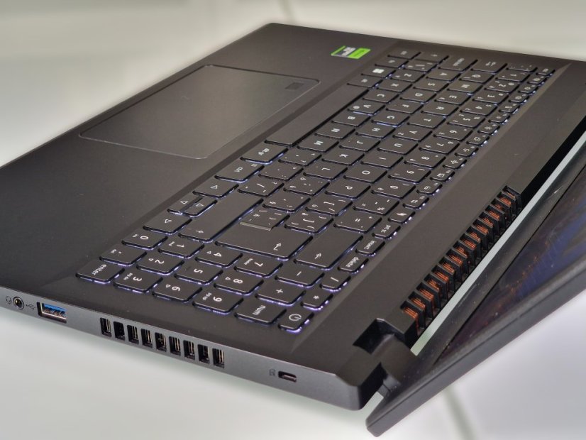 Herný notebook Acer Nitro V15 • ZÁRUKA 12M • 15,6 165Hz • AMD Ryzen 6600H • RTX 3050 6GB • 16GB DDR5 • 512 SSD • WIN11
