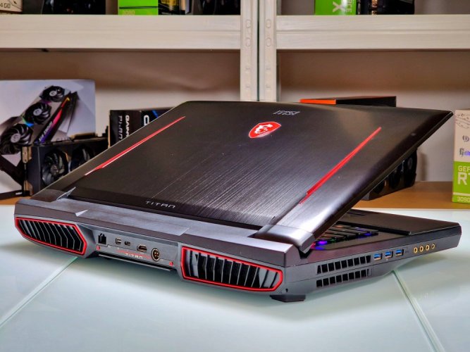 Herní notebook MSI TITAN GT75 - ZÁRUKA 12M | 17,3" FullHD 120Hz | Intel Core i7-7700HQ | GTX 1070 8GB | 16 GB | 256 SSD + 1 TB HDD | WIN11