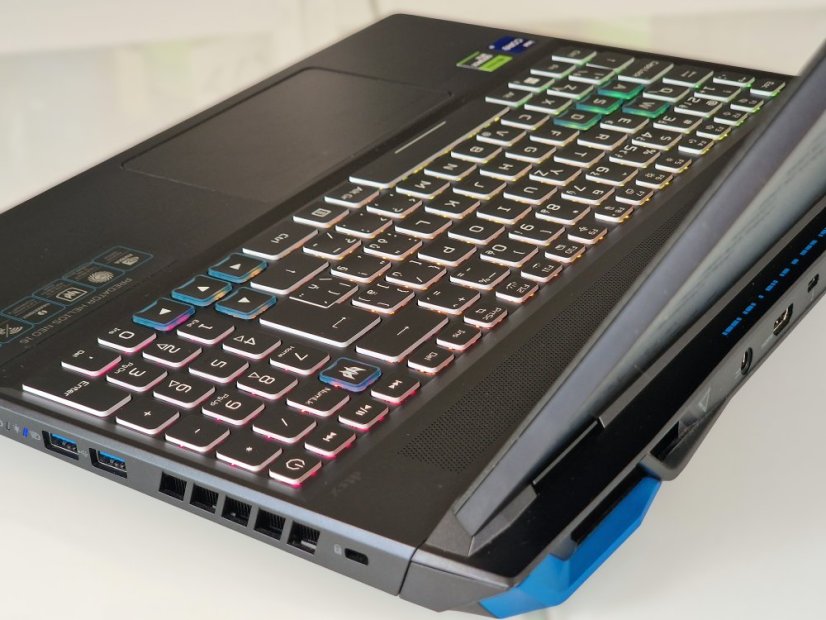Herný notebook Acer Predator Helios 300 • ZÁRUKA 12M • 15,6 165Hz • Intel Core i7-12700H • RTX 3070 Ti 8GB • 32GB DDR5 • 1TB SSD • WIN11
