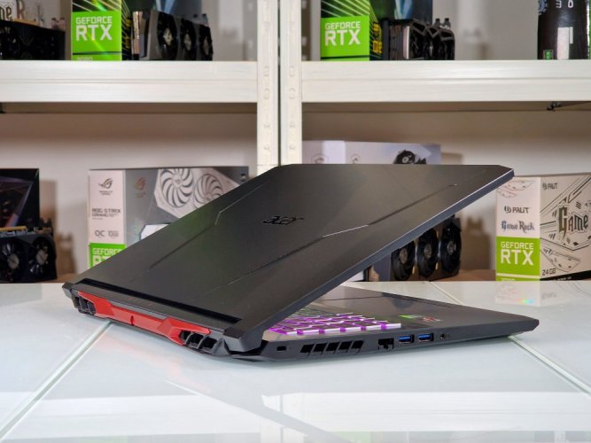 Gaming-Laptop Acer Nitro 5 - GARANTIE 12M | 17,3" 144Hz FullHD | AMD Ryzen 7 5800H | RTX 3060 6GB | 16GB | 1TB SSD | WIN 11