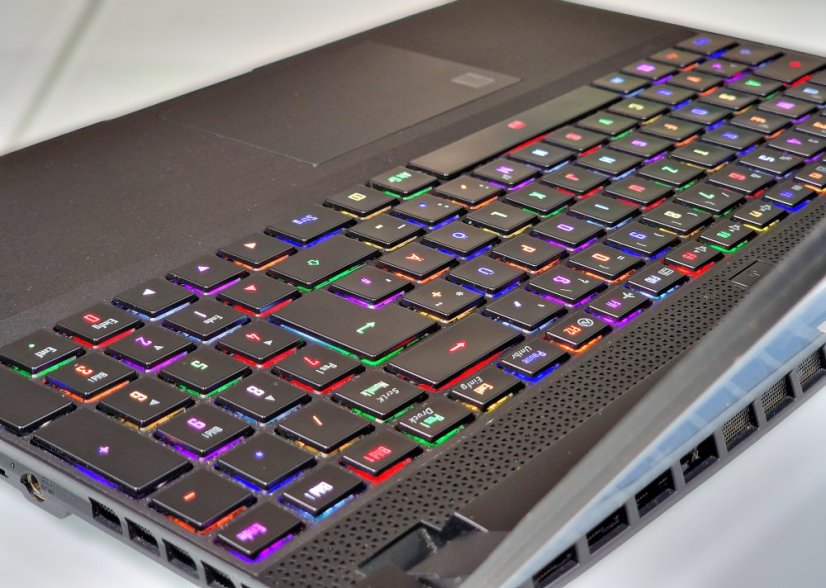 Herný notebook GIGABYTE AERO 17 • ZÁRUKA 12M • 17,3 144Hz • Intel Core i7-10750H • 16GB • RTX 2070 8GB • 512 SSD • WIN11