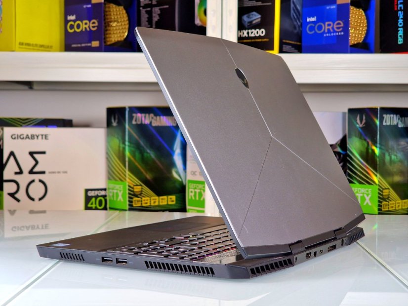 Gaming Laptop Dell Alienware M15 • GARANTIE 12M • 15,6 144Hz • i9-8950HK • RTX 2080 8GB • 16GB • 500 SSD • WIN11