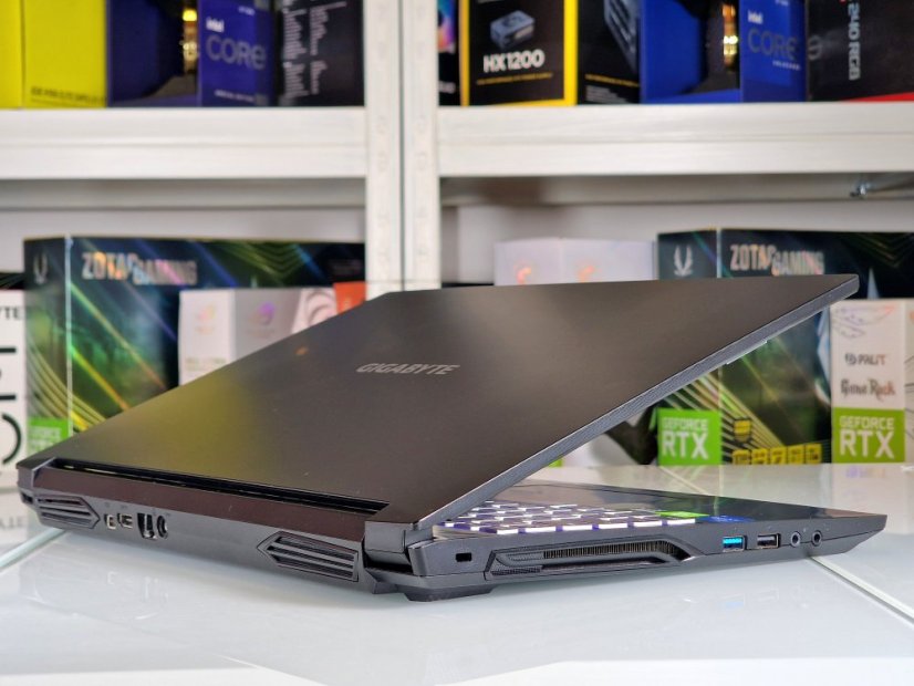 Gaming Notebook GIGABYTE G5 -GARANTIE 12M | 15,6" 144Hz | Intel Core i5-12500H | RTX 4060 8GB | 64GB | 512 SSD | WIN11