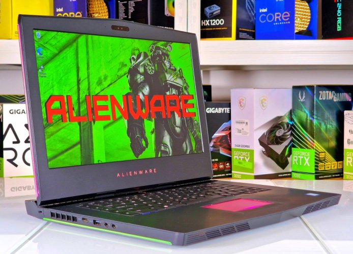 Laptop gamingowy Dell Alienware M15 R3 — GWARANCJA 12M | 15,6" FullHD | Intel Core i7-7700HQ | GTX 1070 8GB | 16GB | 256 SSD + 1TB HDD | WIN11