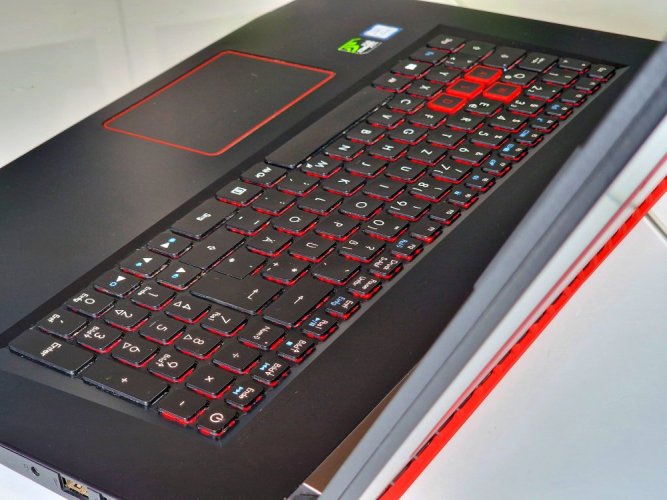 Lacný herný notebook Acer Predator Helios 300 - ZÁRUKA 12M | 17,3" 144Hz | Intel Core i7- 8750H | GTX 1060 6GB | 16 GB | 256 SSD+1TB HDD | WIN11