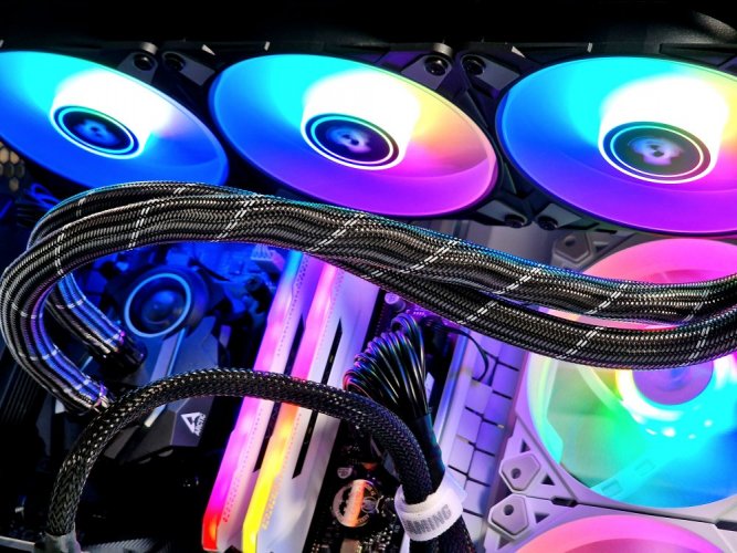 Herné PC compraider - ZÁRUKA 24M | AMD Ryzen 9 3900X+vodné AIO RGB chladenie Arctic Liquid 360 | RTX 3070 8GB  | 32GB | 1000 SSD