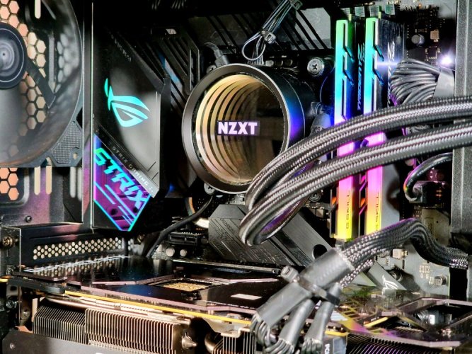 Gaming PC compraider CONFIG - GARANTIE 24M | Intel Core i7-13700KF+WATER COOLING | RTX 3090 24GB  | 32GB DDR5 | 2TB SSD | WIN11
