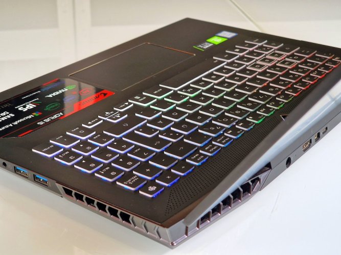 Laptop do gier GIGABYTE AORUS 15 WA - GWARANCJA 12 | 15,6" 144 Hz | Intel Core i7-9750H | 32 GB | RTX 2060 6 GB | 512 GB SSD+2TB HDD | WIN11