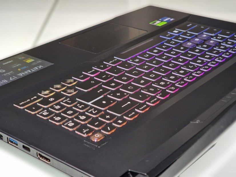 Gaming Laptop MSI KATANA 17 • GARANTIE 12M • 17,3 144 Hz • Intel Core i7-13620H • RTX 4060 8GB • 16GB DDR5 • 1000 SSD • WIN11