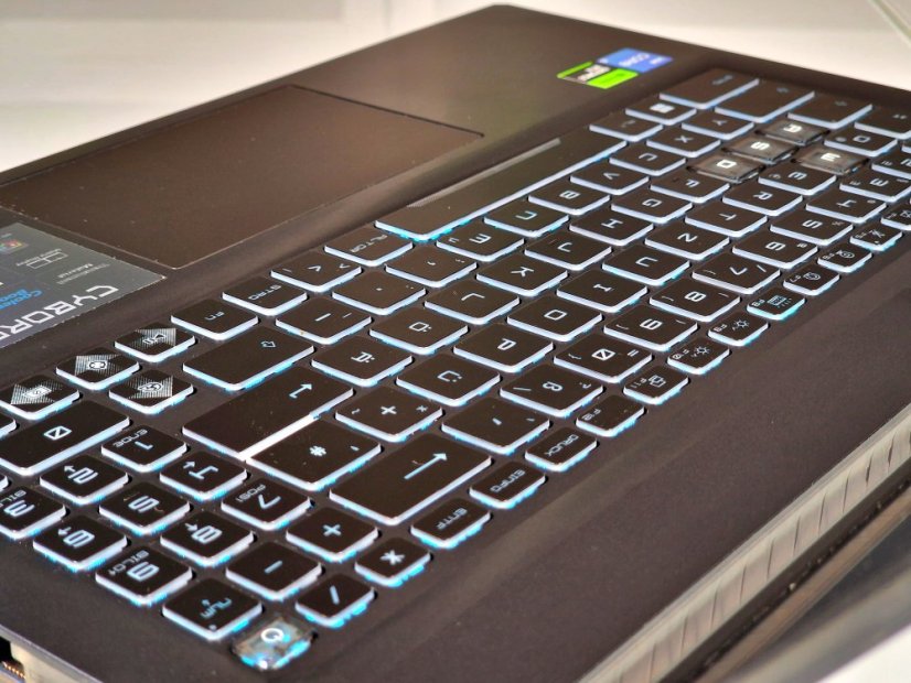 Herný notebook MSI Cyborg A12VF • ZÁRUKA 12M • 15,6 144 Hz • Intel Core i7-12650H • RTX 4050 6GB • 16GB DDR5 • 512 SSD • WIN11