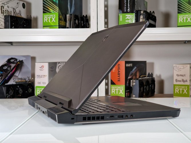 Laptop do gier Dell Alienware M17 R5 — GWARANCJA 12M | 17,3" QHD 120 Hz | i7-8750H | GTX 1070 8 GB | 16 GB | 240 SSD + 1 TB HDD | WIN11