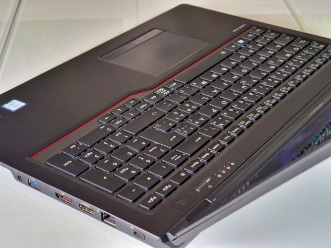 Fujitsu LifeBook U759 - ZÁRUKA 12M | 15,6" Full HD | Intel Core i5-8265U | Intel® UHD Graphics 620 | 16GB DDR4 | 256 SSD | WIN10 Pro