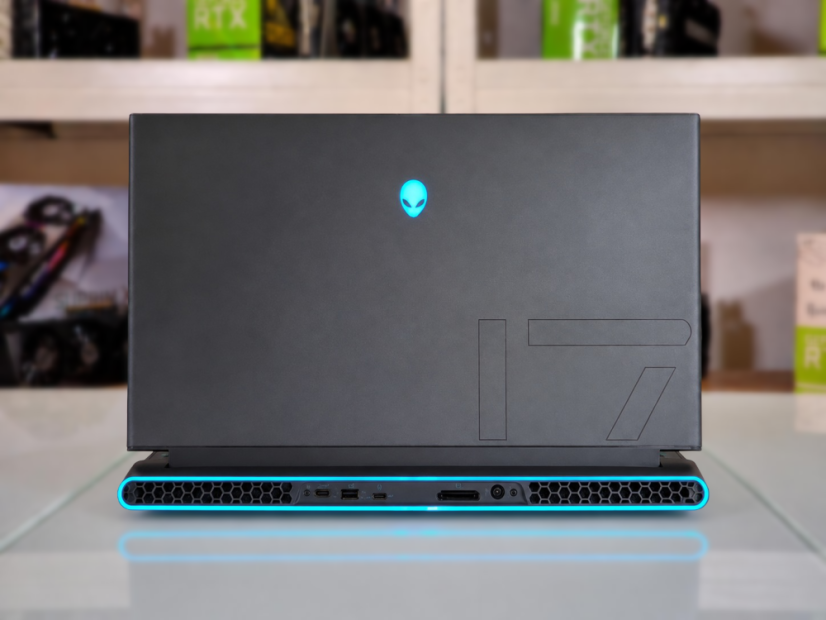 Herný notebook Dell Alienware M17 R2 • ZÁRUKA 12M • 17,3 144Hz • i7-9750H • RTX 2070 8GB • 16GB • 1000 SSD • WIN11