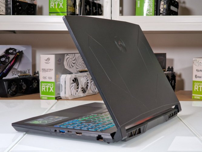 Gaming Laptop MSI BRAVO 15 -GARANTIE 24M | 15,6" 144 Hz | AMD Ryzen 7 7735HS | RTX 4060 8GB | 16GB DDR5 | 512 SSD | WIN11