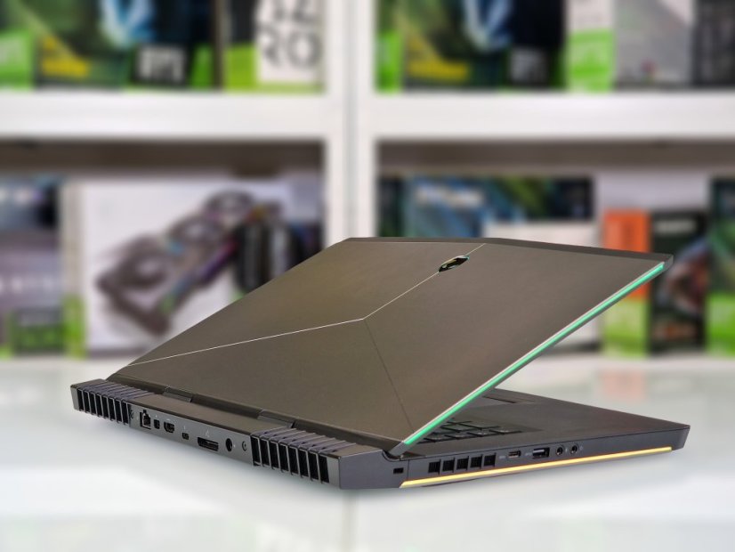 Herní notebook Dell Alienware M15 R4 • ZÁRUKA 12M • 15,6 4K UHD • i7-6700HQ • GTX 1070 8GB • 32GB • 1000 SSD • WIN10