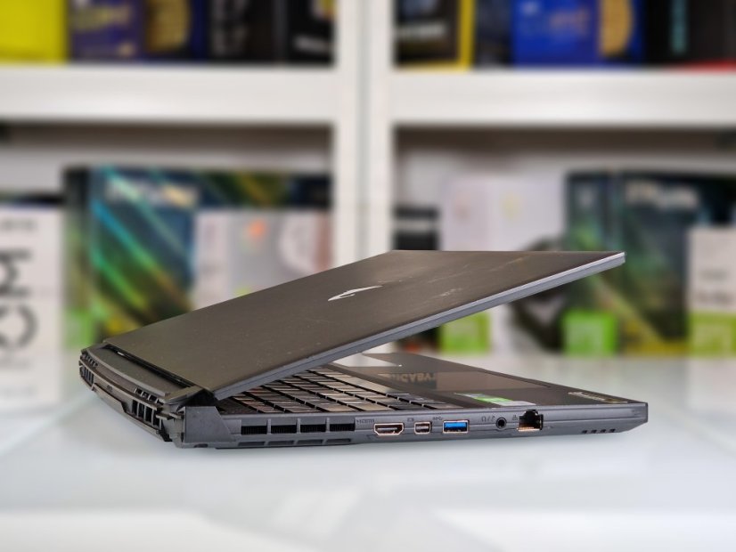 Gaming Laptop GIGABYTE AORUS 15 • GARANTIE12M • 15,6 360Hz • Intel Core i7-12700H • 16 GB DDR5 • RTX 3070 Ti 8GB • 1000 GB SSD • WIN11