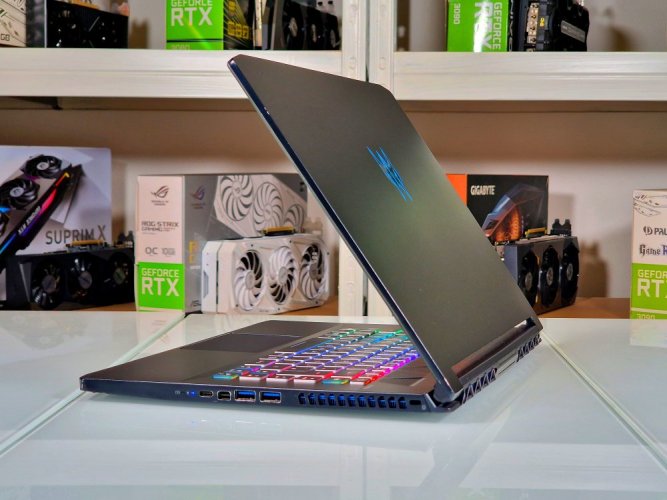 Gaming Laptop Acer Predator Triton 500 - GARANTIE 12M | 15,6" 300Hz | Intel Core i7- 10875H | RTX 2080 8GB | 32 GB | 2000 SSD | WIN11