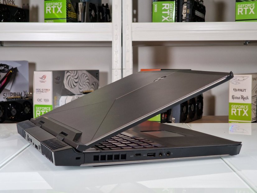 Herný notebook Dell Alienware M17 R5 - ZÁRUKA 12M | 17,3" QHD 120Hz | i7-8750H | GTX 1070 8GB | 16GB | 240 SSD + 1TB HDD | WIN11