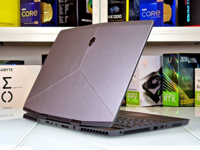 Herní notebook Dell Alienware M15 - ZÁRUKA 12M | 15,6" 144Hz | i9-8950HK | RTX 2080 8GB | 16GB | 500 SSD | WIN11