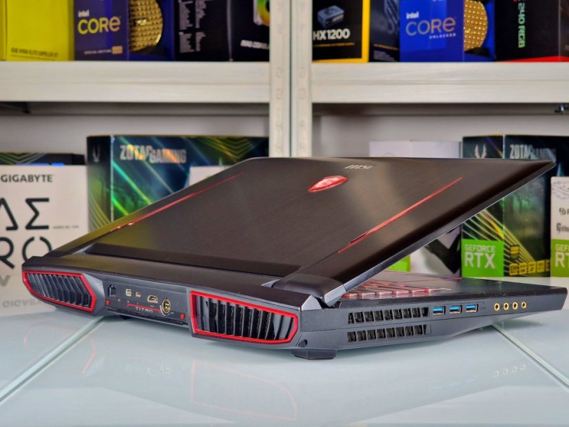 Gaming Laptop MSI TITAN GT75VR Refurbished - GARANTIE 12M | 17,3" FullHD 120Hz | Intel Core i7-7700HQ | GTX 1070 8GB | 16GB | 256 SSD + 1 TB HDD | WIN11