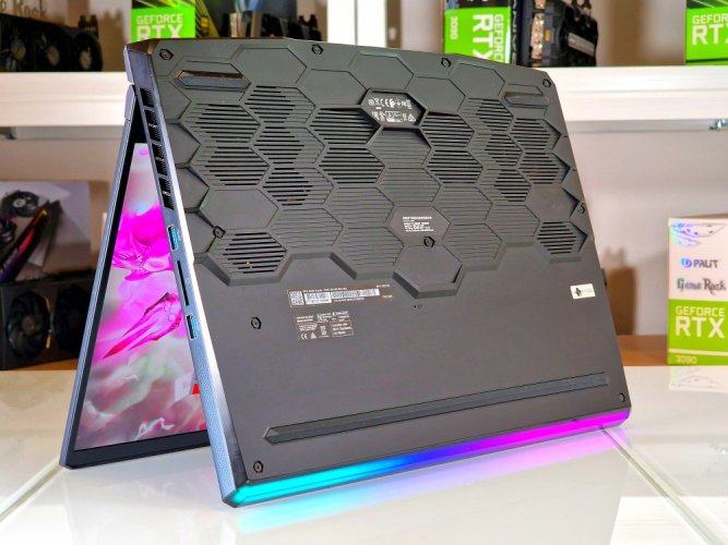 Używany laptop do gier MSI Raider GE66 - GWARANCJA 12M | 15,6" 240 Hz | i7-10870H | RTX 3060 | 32 GB | 1000 SSD | WIN11