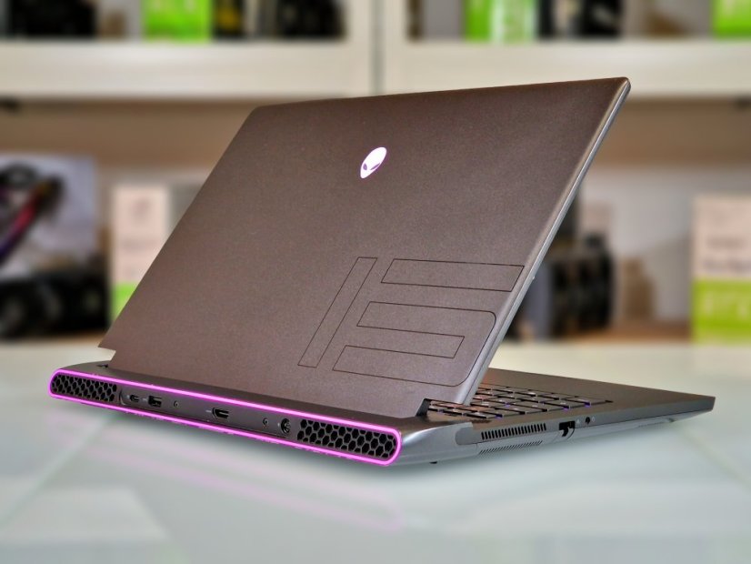 Herní notebook Dell Alienware M15 R6 • ZÁRUKA 12M • 15,6 165Hz • AMD Ryzen 7 6800H • RTX 3060 6GB • 16GB • 512 SSD • WIN11