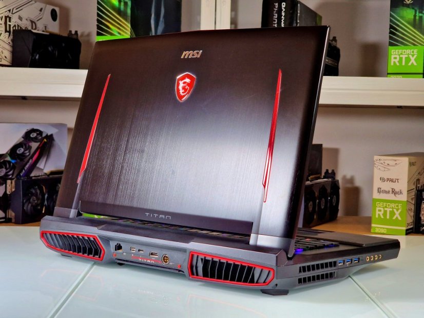 Herný notebook MSI TITAN GT75 • ZÁRUKA 12M • 17,3 FHD 120Hz • Intel Core i7-7700HQ • GTX 1070 8GB • 16 GB • 256 SSD + 1 TB HDD • WIN11