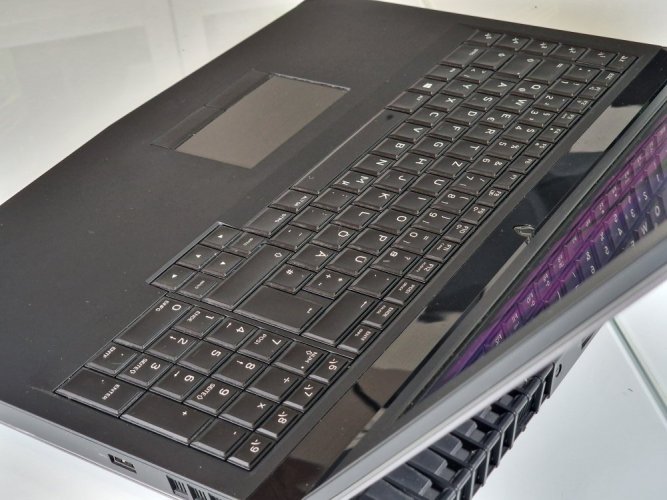 Herný notebook Dell Alienware M17 R5 - ZÁRUKA 12M | 17,3" QHD 120Hz | i7-8750H | GTX 1070 8GB | 16GB | 240 SSD + 1TB HDD | WIN11