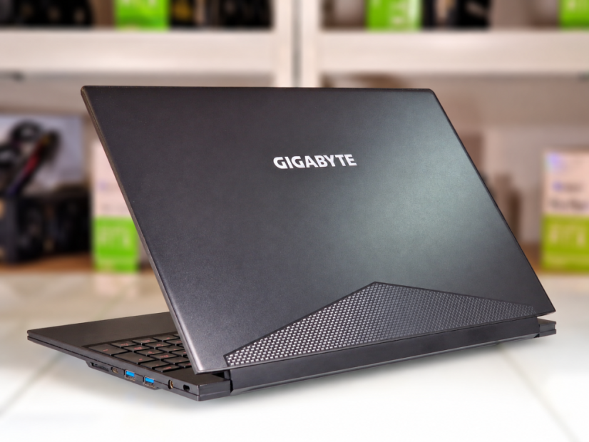 Gaming-Laptop GIGABYTE AERO 15 • GARANTIE 12M • 15,6 144Hz • Intel Core i7-8750H • 16 GB • RTX 2060 6GB • 512 SSD • WIN11