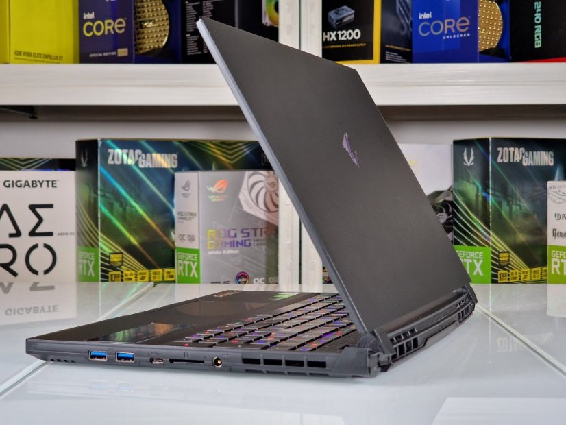 Gaming-Laptop GIGABYTE AORUS 15 • GARANTIE 12M • 15,6 240Hz • Intel Core i7-10870H • 32 GB • RTX 3080 8GB • 1000 GB SSD • WIN11