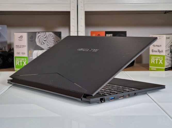 Herný notebook GIGABYTE AERO 15 - ZÁRUKA 12M | 15,6" 144Hz | Intel Core i7-8750H | 32GB | GTX 1070 8GB | 1000 SSD | WIN11