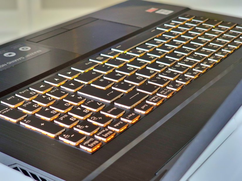 Gaming Laptop Medion Erazer Defender • GARANTIE 12 • 17,3 FHD • Intel Core i7-10750H • 16GB • RTX 2060 • 1000 SSD • WIN11