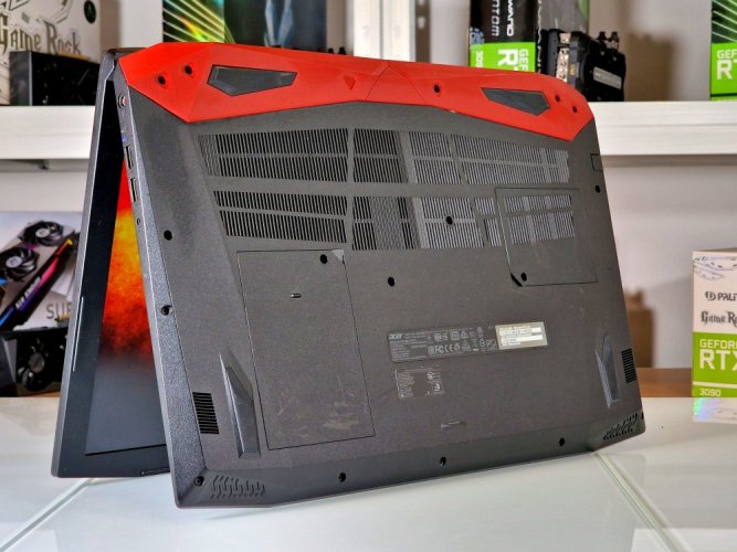 Herný notebook Acer Predator Helios 300 - ZÁRUKA 12M | 17,3" 144Hz | Intel Core i7- 8750H | GTX 1060 6GB | 16 GB | 256 SSD+1TB HDD | WIN11