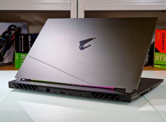Herný notebook GIGABYTE AORUS 15 - ZÁRUKA 12M | Intel Core i5-12500H | 16 GB | RTX 4060 8GB | 512 GB SSD