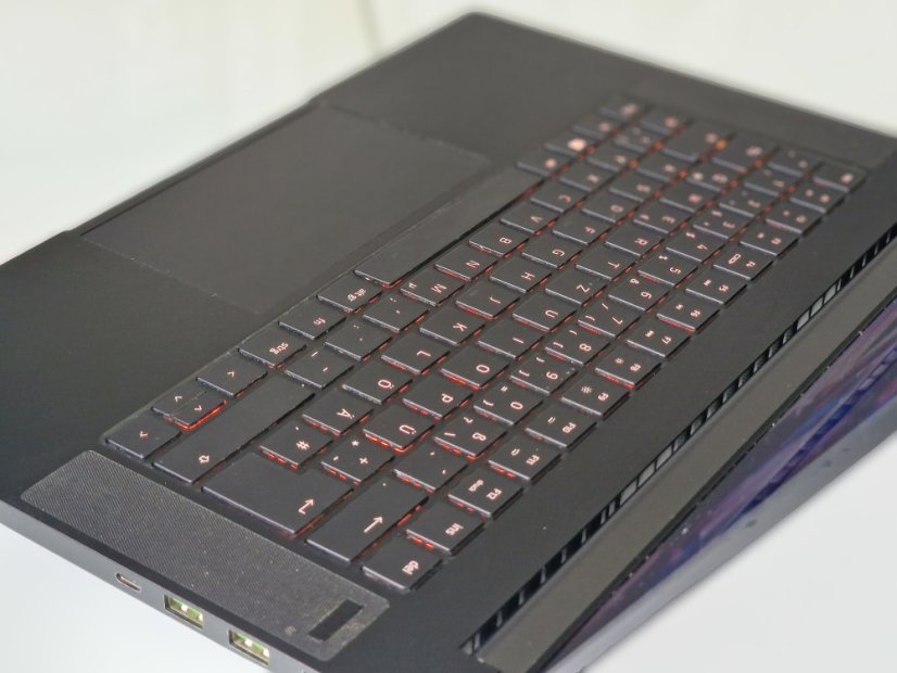 Herní notebook Razer Blade 15 • ZÁRUKA 12M • 15,6 300Hz • Intel Core i7-10875H • 16GB • RTX 2070 8GB • 512 SSD • WIN11