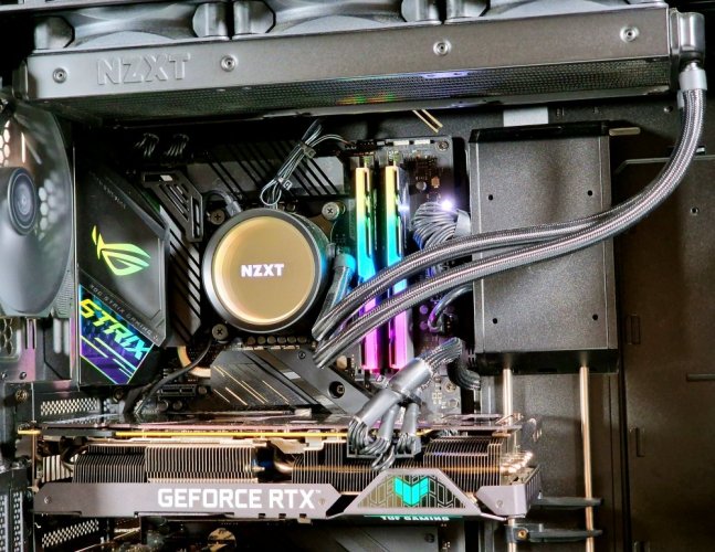 Gaming PC compraider CONFIG - GARANTIE 24M | Intel Core i7-13700KF+WATER COOLING | RTX 3090 24GB  | 32GB DDR5 | 2TB SSD | WIN11