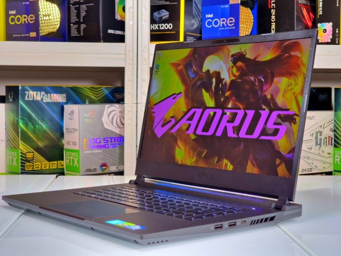 Gaming Laptop GIGABYTE AORUS 15 - GARANTIE 12M | 15,6" 144Hz | Intel Core i5-13500H | 16 GB DDR5 | RTX 4050 6GB | 512 SSD | WIN11