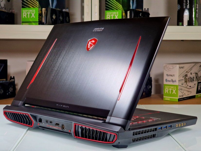 Gaming Laptop MSI TITAN GT75 Refurbished - GARANTIE 12M | 17,3" FullHD 120Hz | Intel Core i7-7820HK | GTX 1070 8GB | 32 GB | 512 SSD | WIN11
